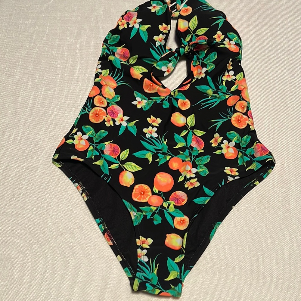 Size medium. One piece swimwear. NEW. Never worn